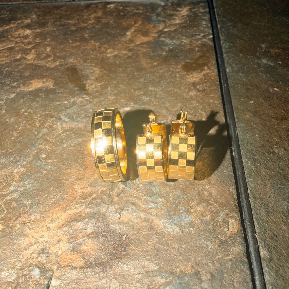 Checkered Hoop Earrings and fidget ring